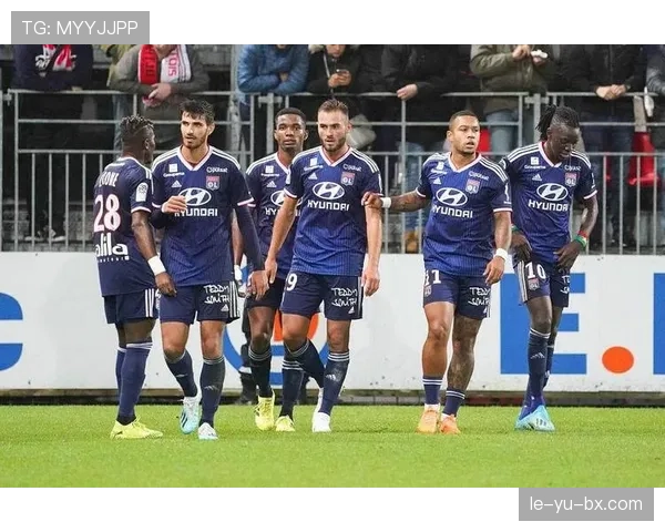 海伦芬边路进攻强势复苏，球队状态攀升至新高峰