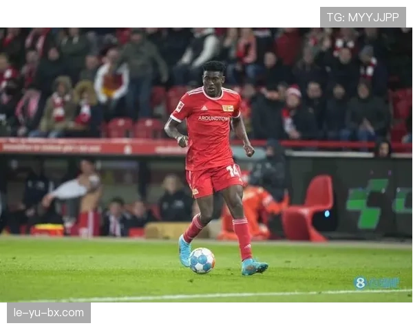 博尼法斯与奥斯梅恩:尼日利亚中锋的生涯路径对比 博尼法斯与奥斯梅恩:尼日利亚中锋的生涯路径对比